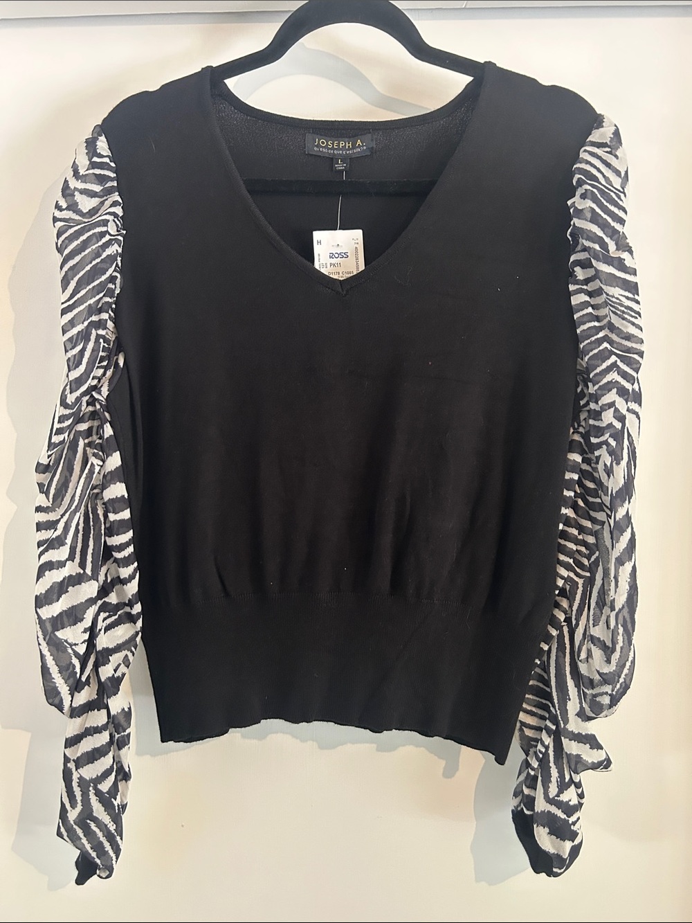 NWT Joseph A Black V-Neck Sweater with Zebra-Print Puff Sleeves Size L